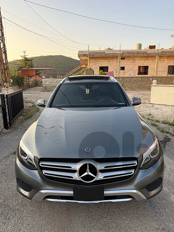 GLC 300 2018 ! 4matic ! Clean Carfax ! Full Zaweyed ! Special Price !