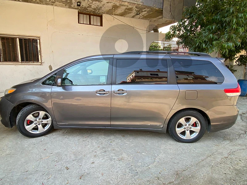 Toyota Sienna 2011
