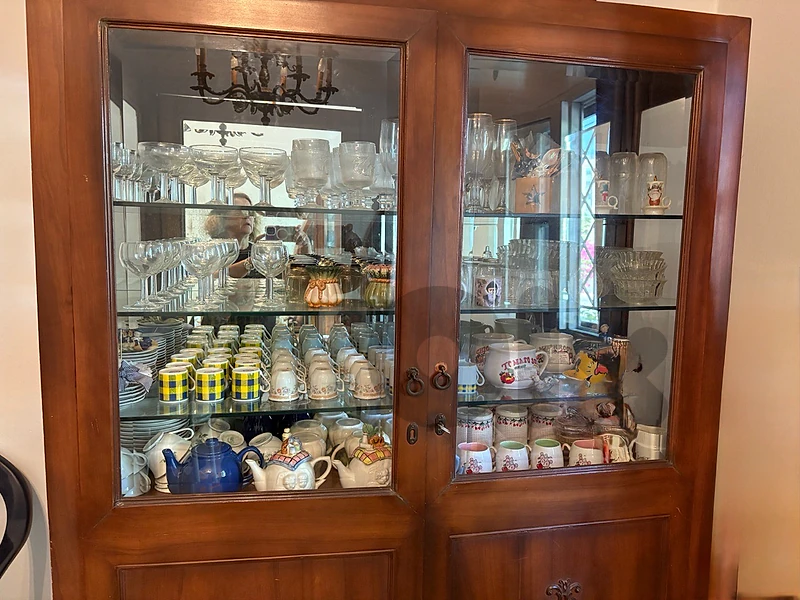 PRICE DROP!! gorgeous curio