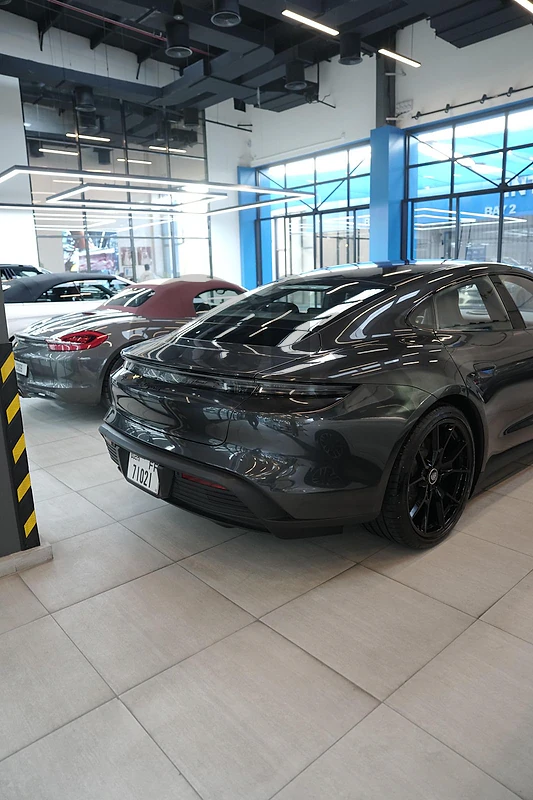 Porsche Taycan 2025 4