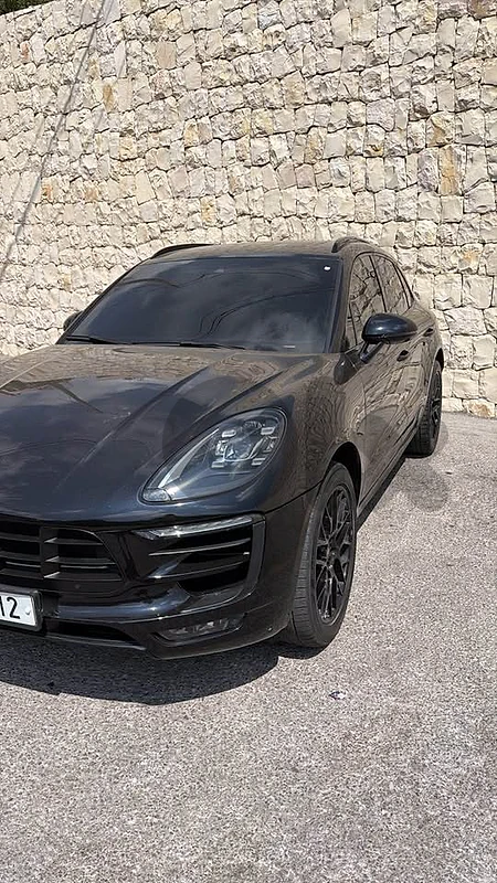 Porsche macan	2018