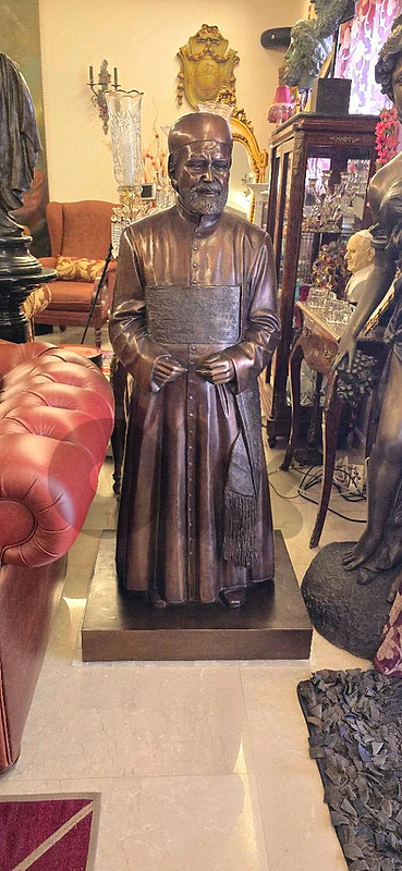 تمثال برونز لبطريرك صفير  طول 140 cm من اعلى تقنية تصنيع التشايه %99