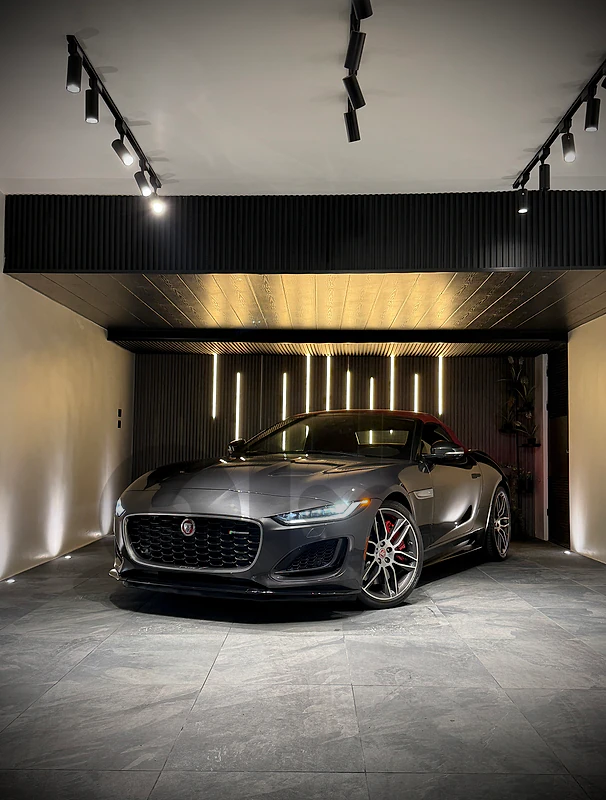 2022 Jaguar F-Type R V8 AWD (All Wheel Drive) Convertible 26,000 Km Onlyy 2022 Jaguar F-Type R V8 AWD (All Wheel Drive) Convertible 26,000 Km Onlyy