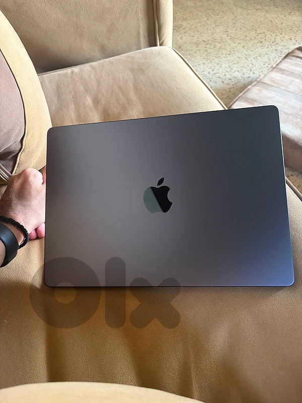 MacBook Pro 14” M5 Pro 24GB / 1TB – Barely Used