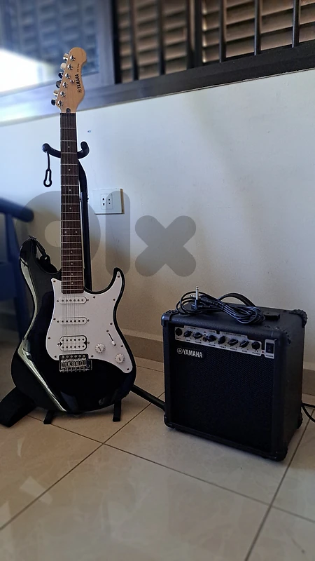 Used Yamaha ERG121GPII Electric Guitar Package + Stand and Capo