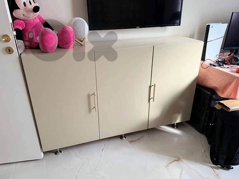 Dresser / Sideboard / Closet / Kommondina