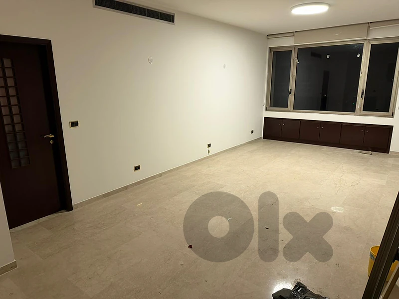 SPACIOUS OFFICE FOR SALE IN ACHRAFIEH PRIME | AC-1252 R.M