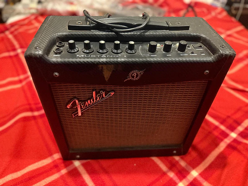 🎸 Fender Mustang I – 20W Guitar Amplifier