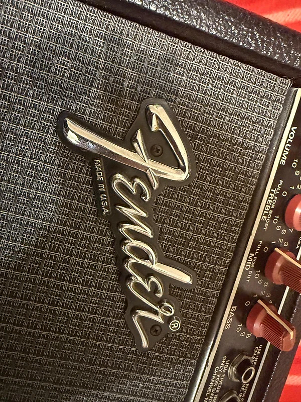Fender The Twin – Red Knob – 2x12
للبيع Fender The Twin “Red Knob” Fender The Twin – Red Knob – 2x12
للبيع Fender The Twin “Red Knob”