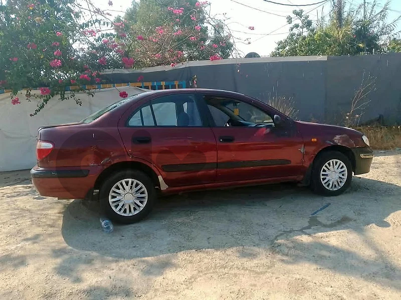 Nissan Sunny 2001