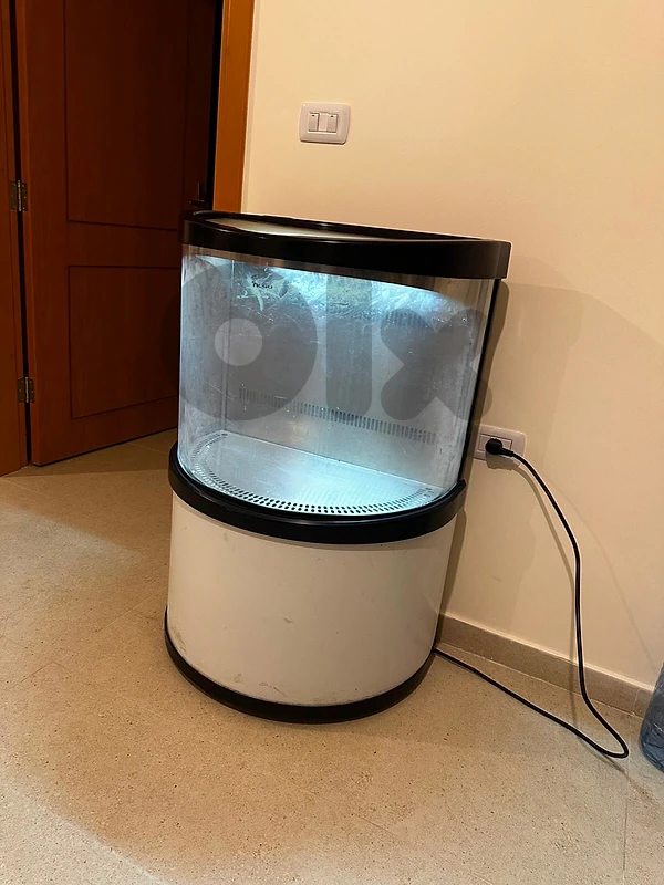 display fridge in excellent condition . 280$