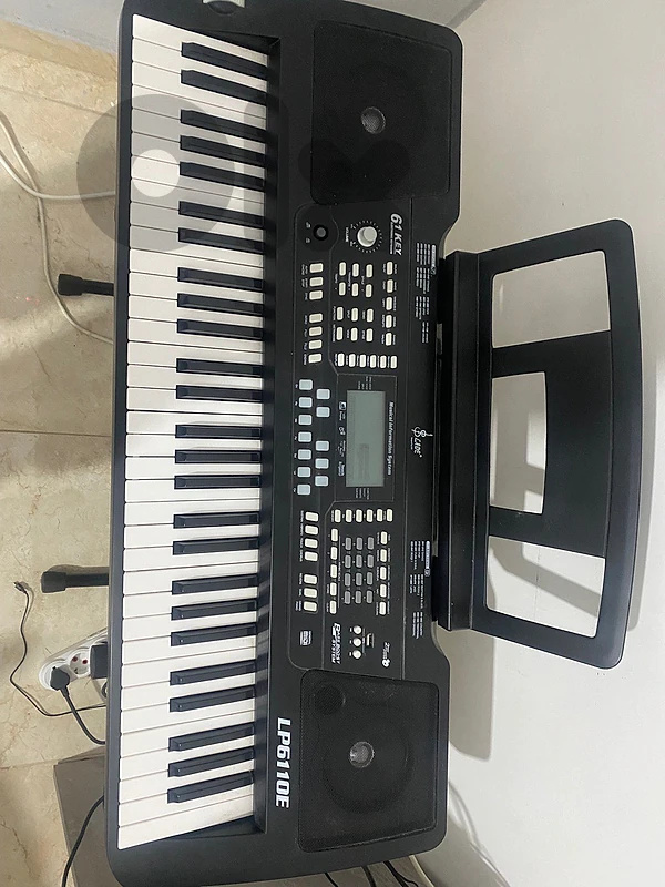like new Dorimei LP6110E Oriental Keyboard (With stand included)