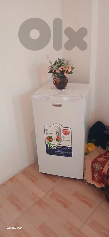 براد صغير مع ثلاجة بحالة جديدة