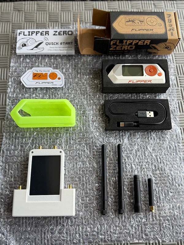 (FULL SET) FLIPPER-zero + ESP 32 wifi marauder 4-in-1 expension board (FULL SET) FLIPPER-zero + ESP 32 wifi marauder 4-in-1 expension board