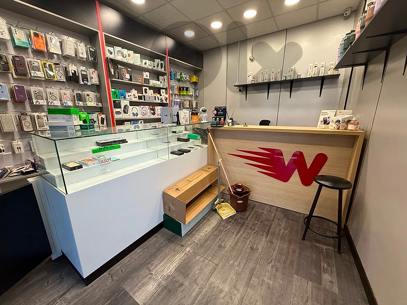 Mobile Phone Shop for Sale – Fully Equipped