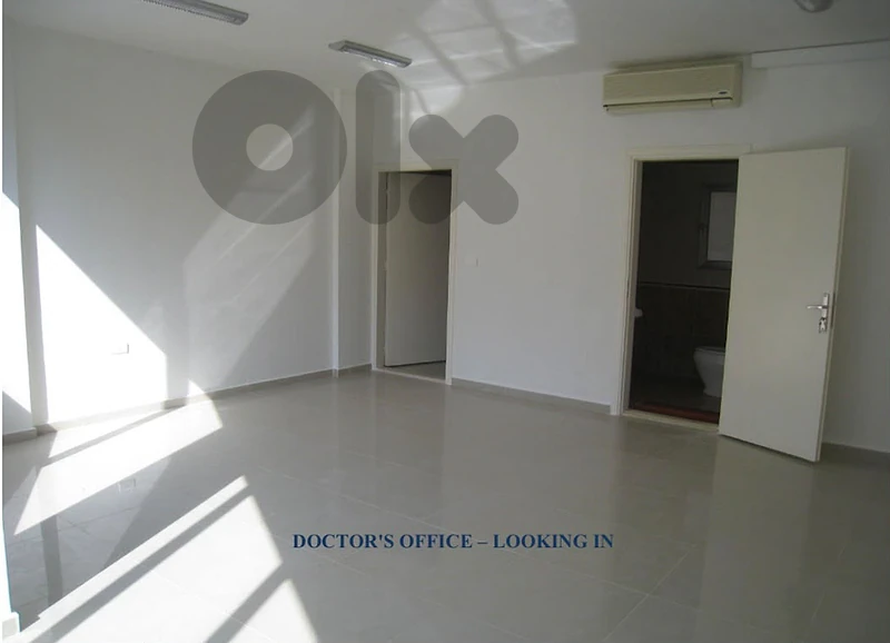 RAO26-5392 Office / Clinic for Rent in Clemenceau | 85 sqm