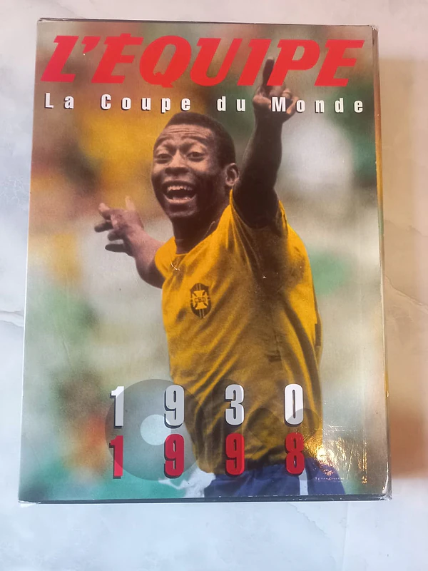 L'Équipe: La Coupe du Monde 1930–1998, a two-volume collector's box se