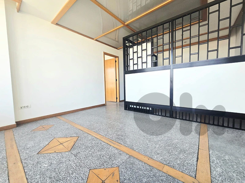 RAO26-5397 Office for Rent in Hamra | 105 sqm