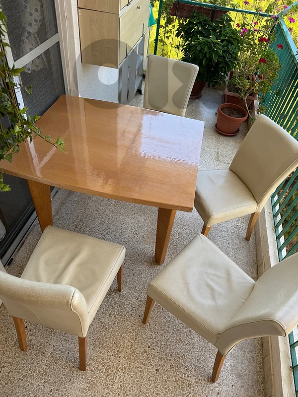 table for 4 with 4 chairs