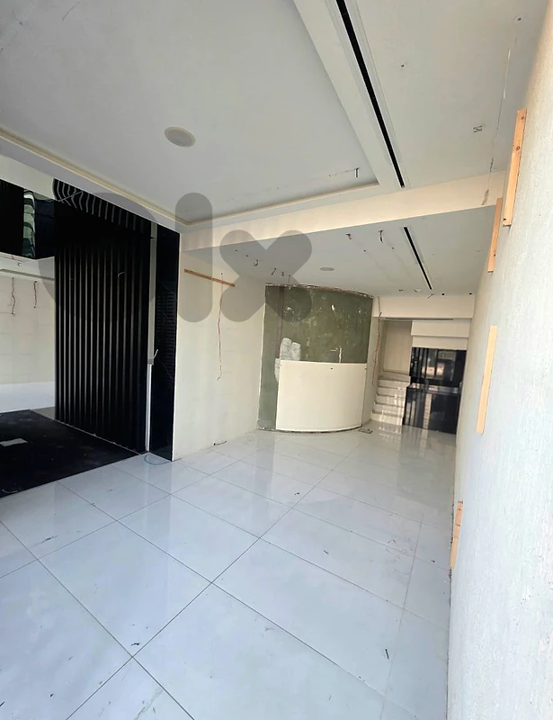 Showroom Shop for rent in Hazmieh located in a prime location