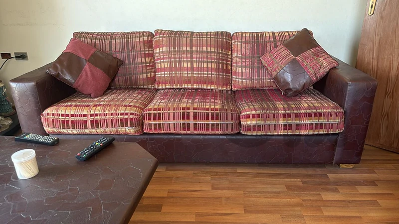 Excellent Condition. Zain Wood.