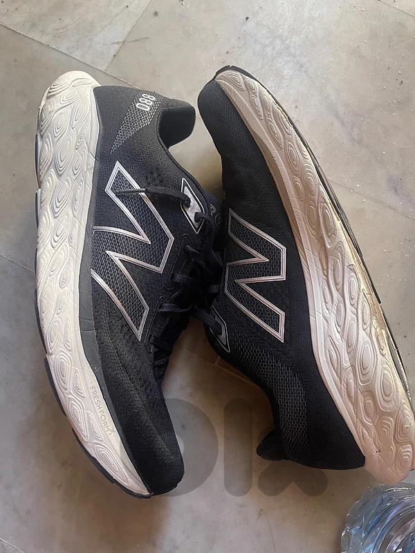 NB fresh foam 880 black  size 46