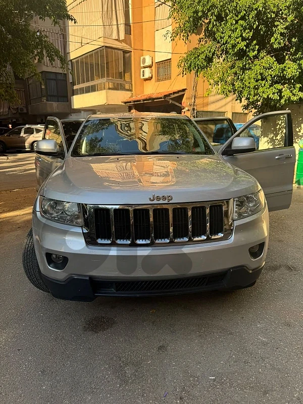 Cherokee Laredo 2011 Call: 81011330