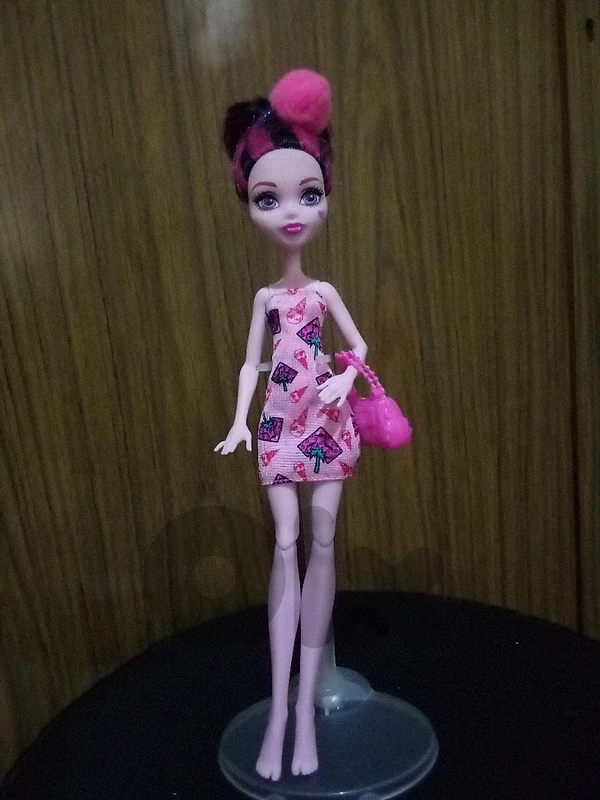 DRACULAURA ICE SCREAM GHOULS Monster High Nattel G2 great doll=40$