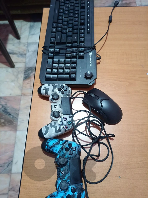 2 PS4 controller original