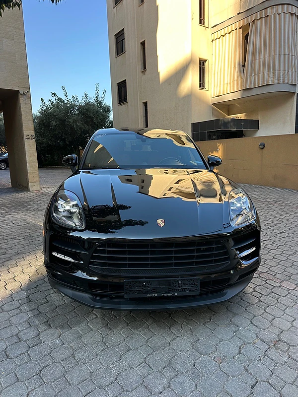 Porsche Macan S 2019 black on red (clean carfax-76000 miles)