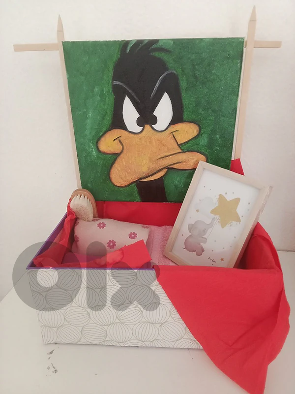 Gift Box Baby Girl with Duffy Duck Painting