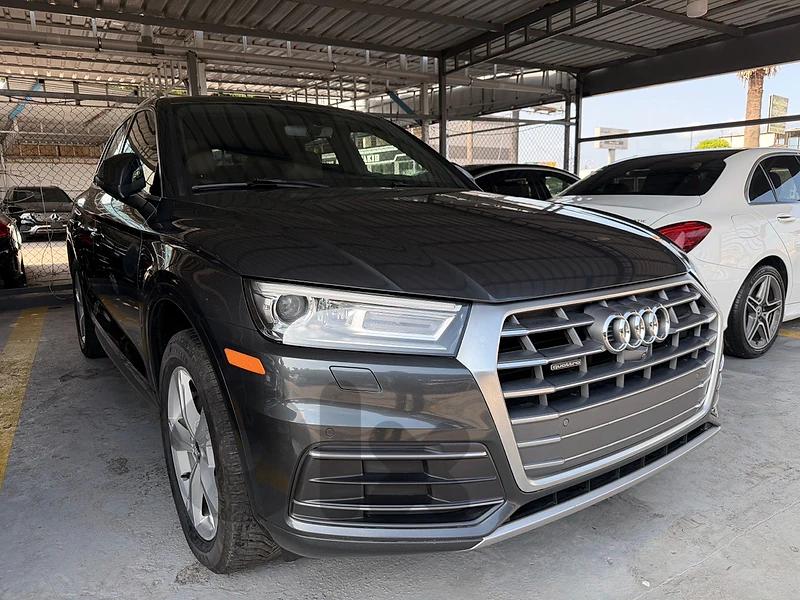 Audi Q5 2018 premium , CLEAN CAR FAX