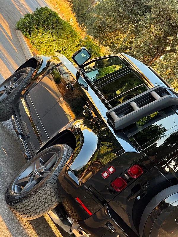 Land Rover Defender 2025 3.0 LP400