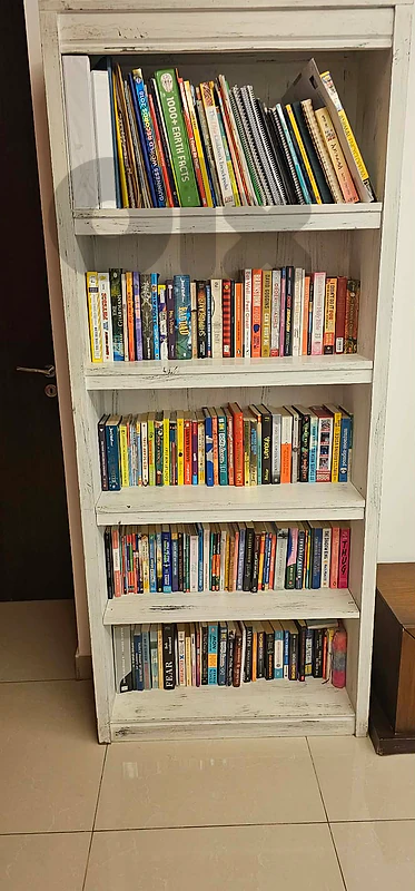 02 Book shelves