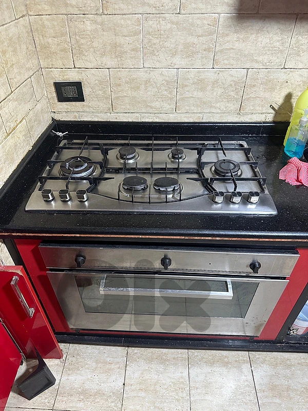 gas top and oven (ariston made in france) in good condition