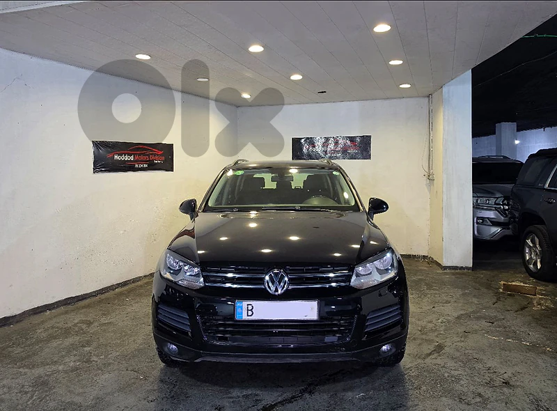 2014 Volkswagen Touareg V6 Black/Black Company Source Like New!