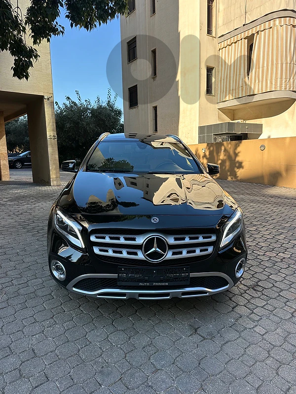 Mercedes GLA 250 4matic 2019 black on beige (clean carfax)