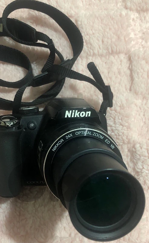 Nikon Coolpix P90 digital camera with bag