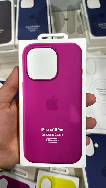 Silicone Case magsafe Iphone 16 pro Fuchsia