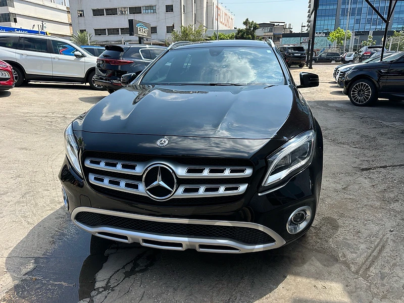 Mercedes-Benz GLA-Class 2019  4 Matic clean like new