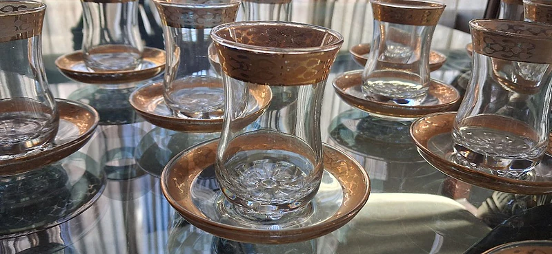 فناجين شاي عدد ١٢ السعر ٣٠