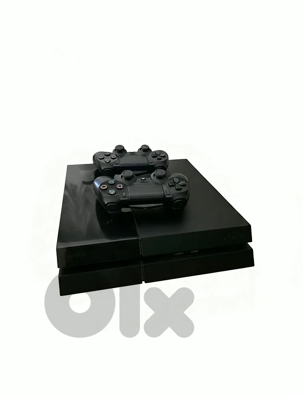 PS4 Fat 500GB - 8 Games + 2 Controllers