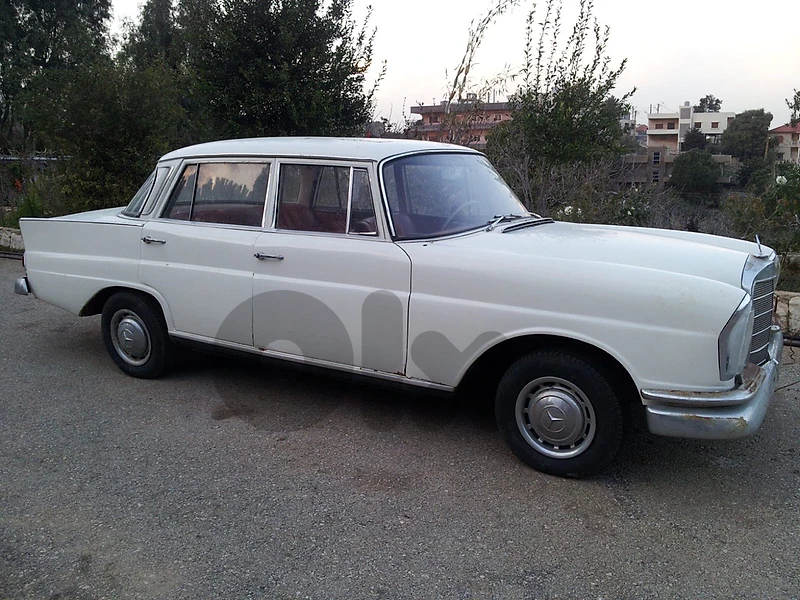 1962 Mercedes-Benz 220 SE W111 – Classic Fintail