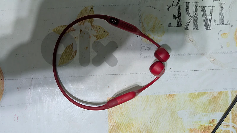 Bone conduction earphones, shokz, red , mint condition