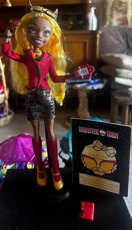 Monster High "Frights, Camera, Action! Hauntlywood" Clawdia Wolf