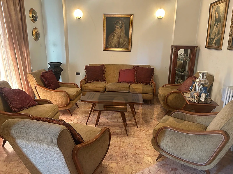 Vintage Salon