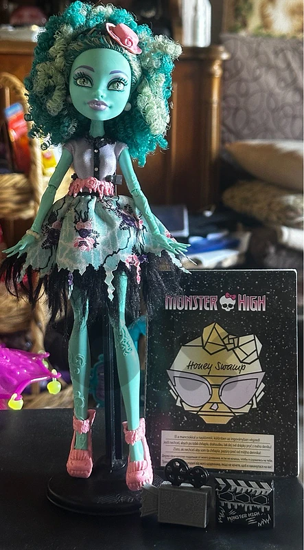 Monster High Frights, Camera, Action! Hauntlywood Honey Swamp Doll