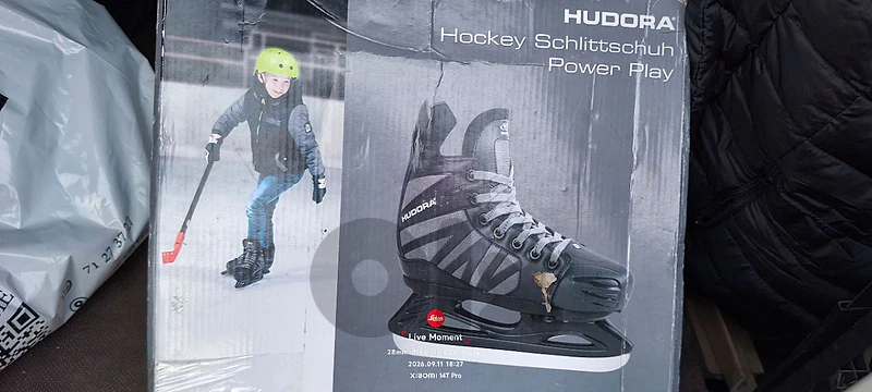 skiing shoes new