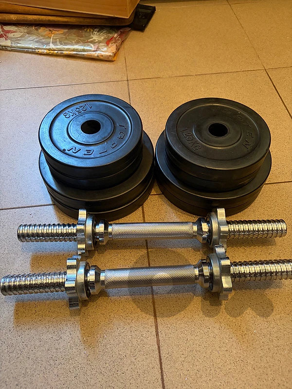 gym adjustable dumbells 9kg each