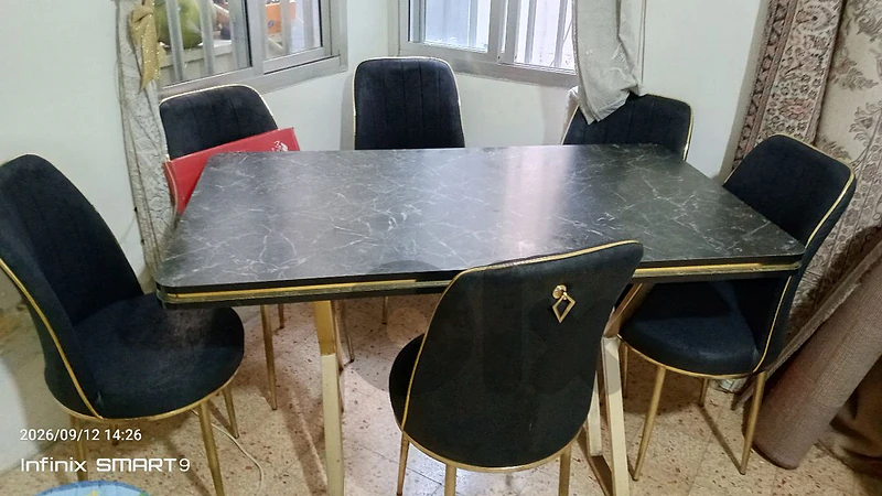 غرفة جلوس و طاولة سفرة بحالة جيدة جدا للبيع